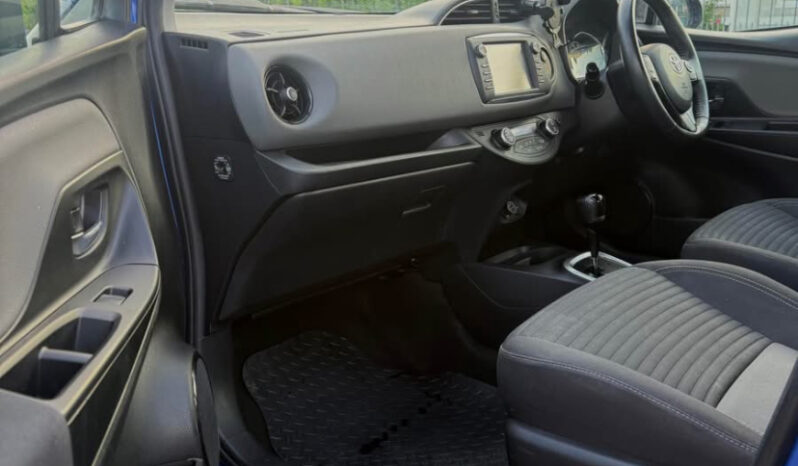 
2018 Toyota Yaris Icon Tech Hybrid full									