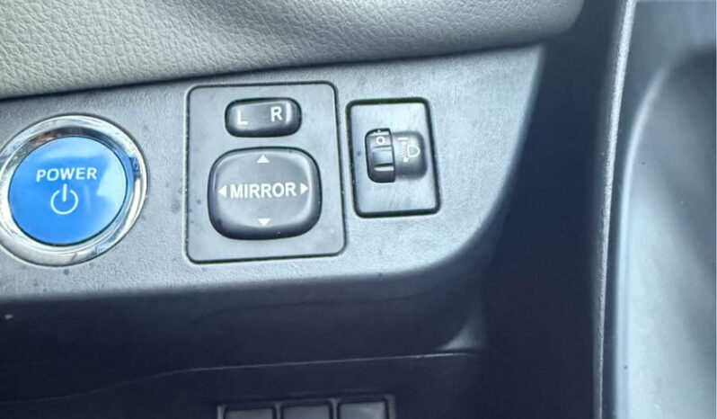 
2018 Toyota Yaris Icon Tech Hybrid full									