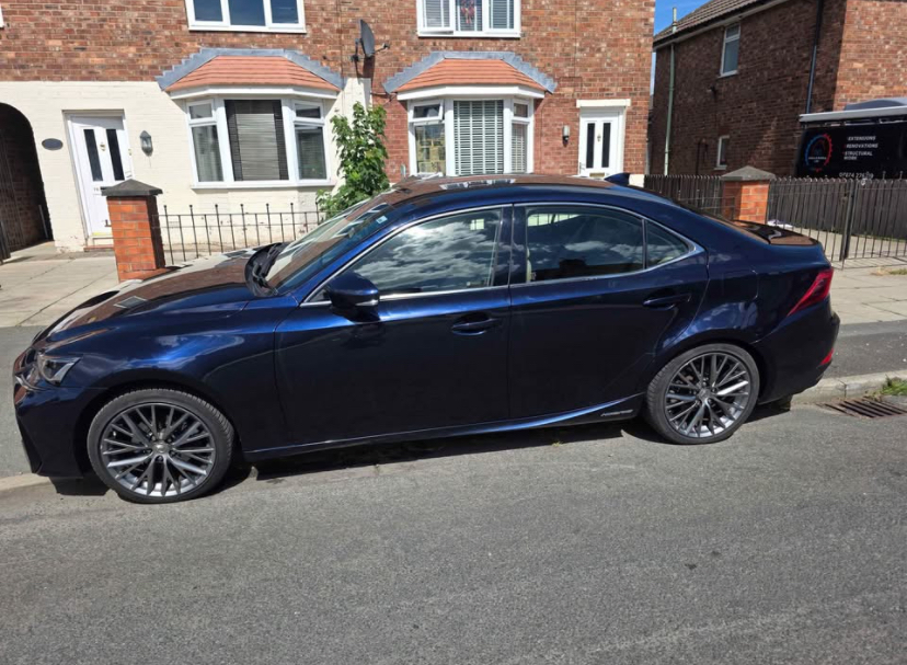 2019 Lexus IS 300h e-cvt (takumi spec)