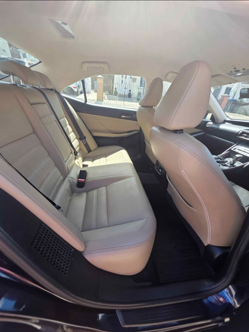 2019 Lexus IS 300h e-cvt (takumi spec)