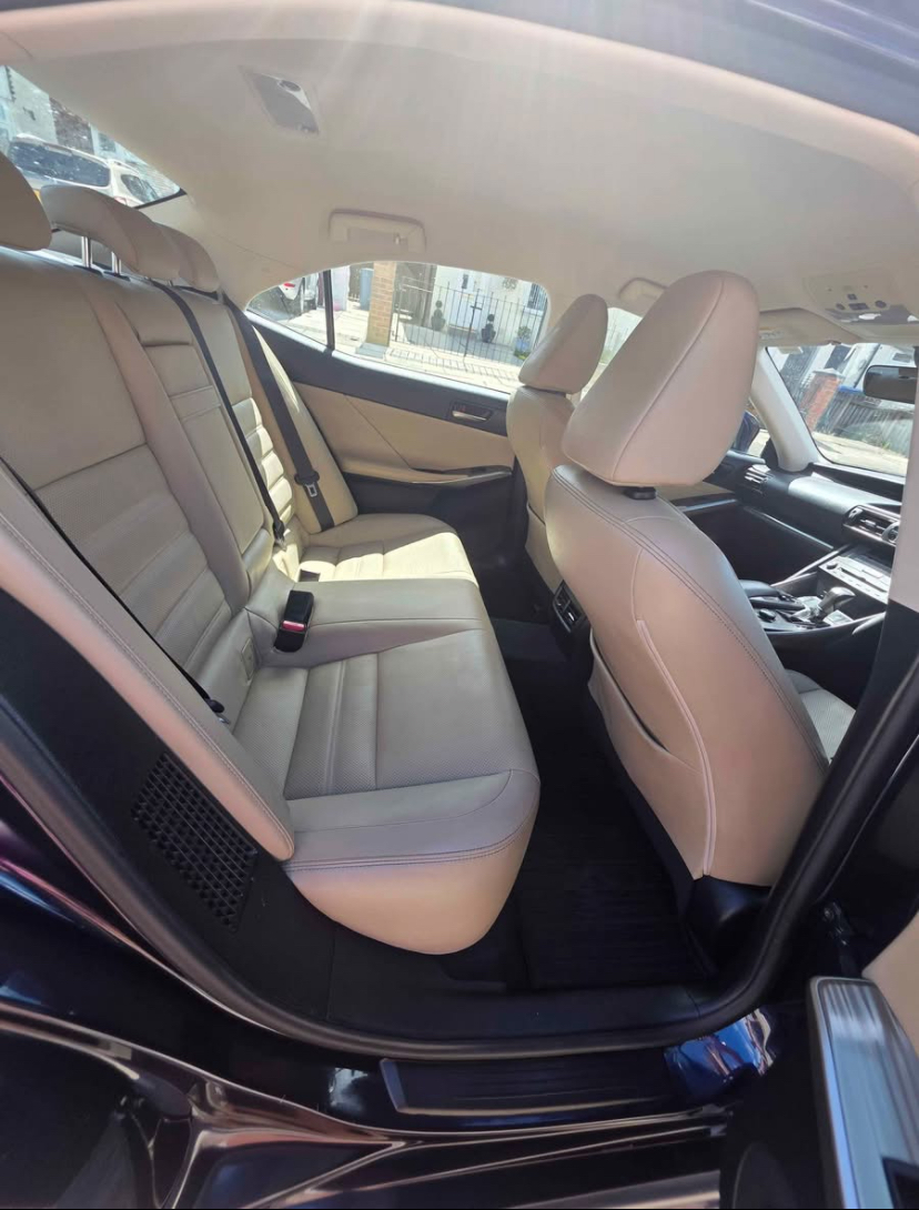 2019 Lexus IS 300h e-cvt (takumi spec)