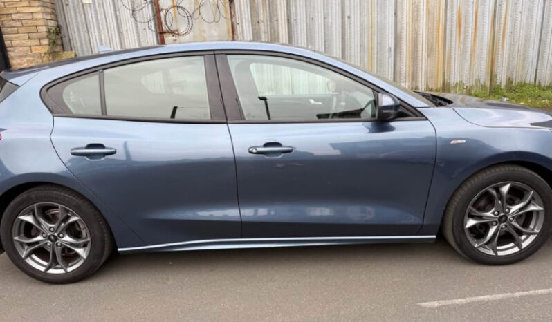 
2019 Ford Focus ST-Line full									